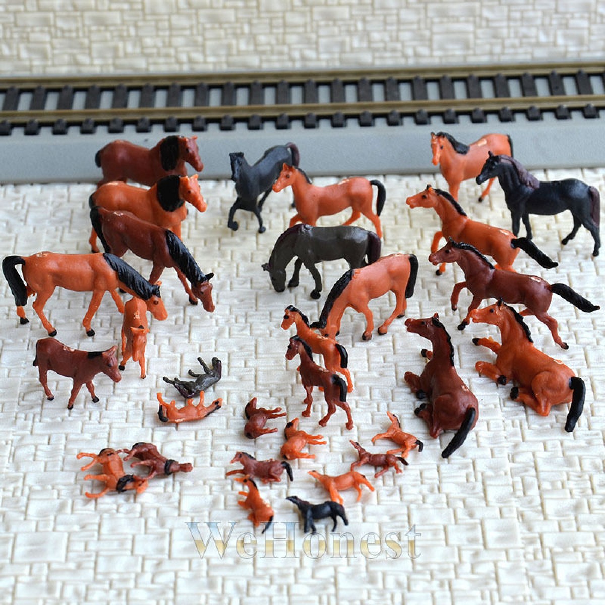 30 pcs HO painted Farm Animals Horses ( 15 different poses ) (WeHonest)
